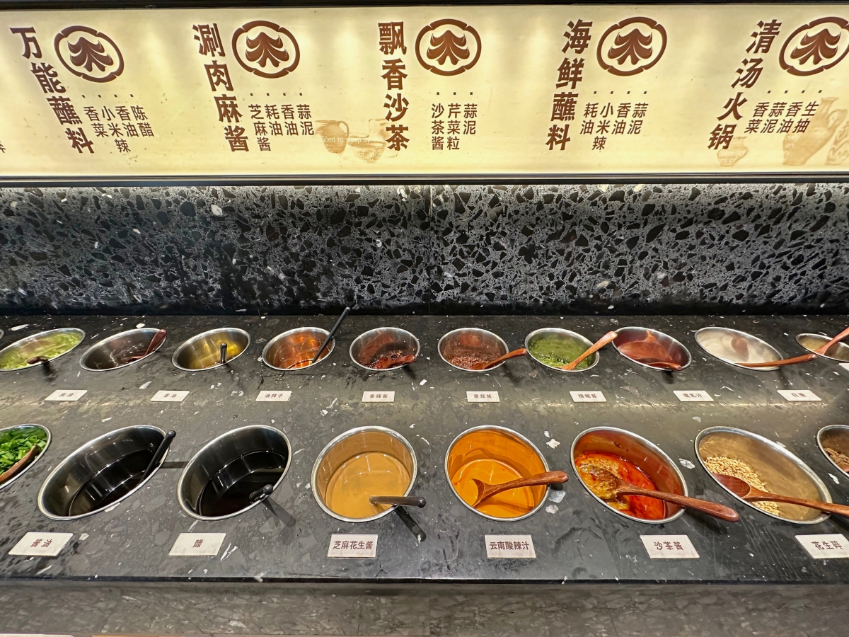 老虎姑婆火鍋（湖里萬達店）醬料區